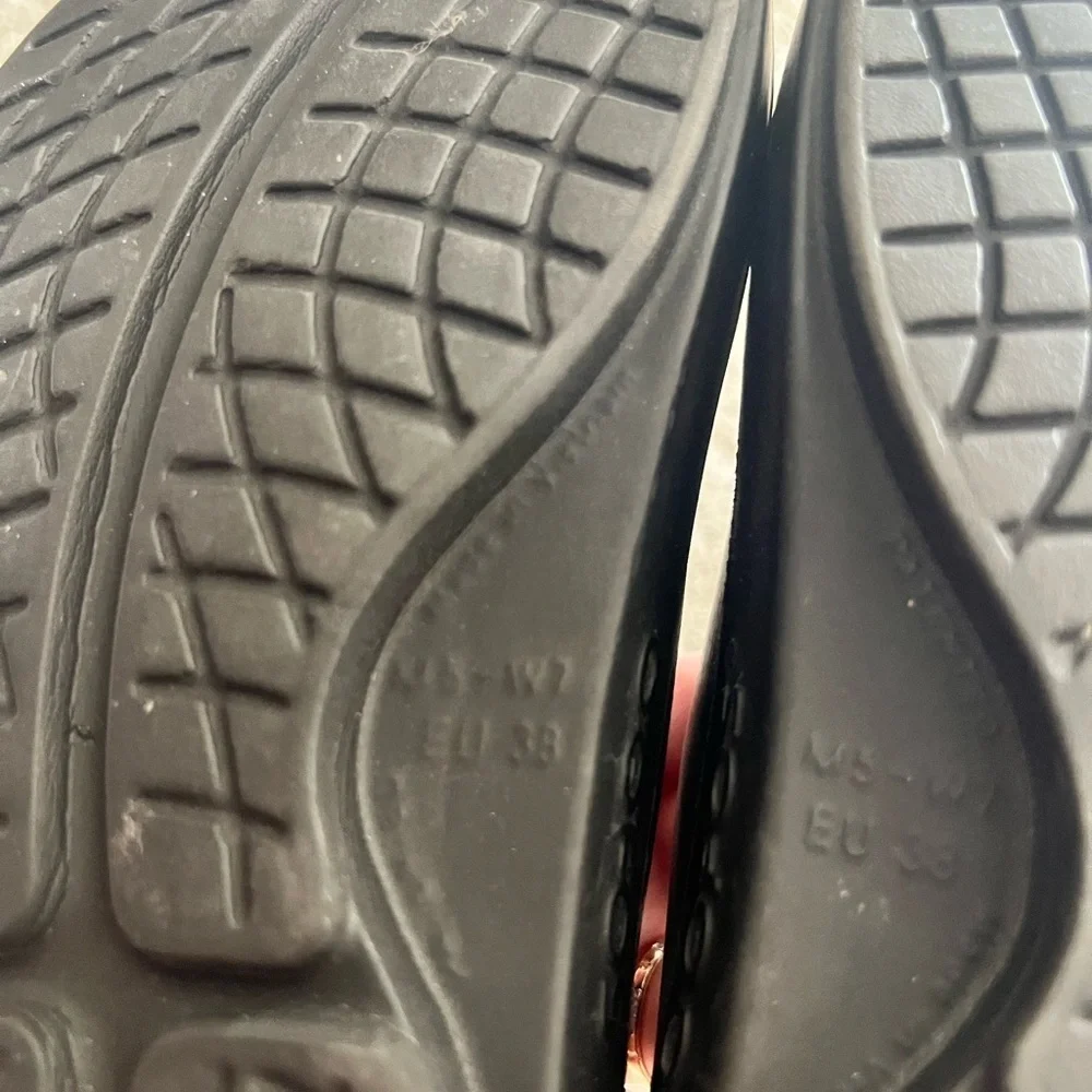 OOFOS Ooahh Black Slide Sandals Women’s Size 38 / 7 Recovery Slip On - Picture 4 of 5